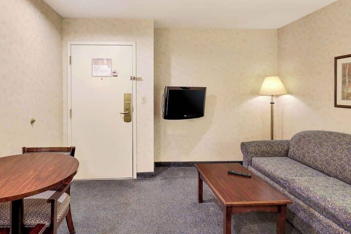 Room 19 of 83