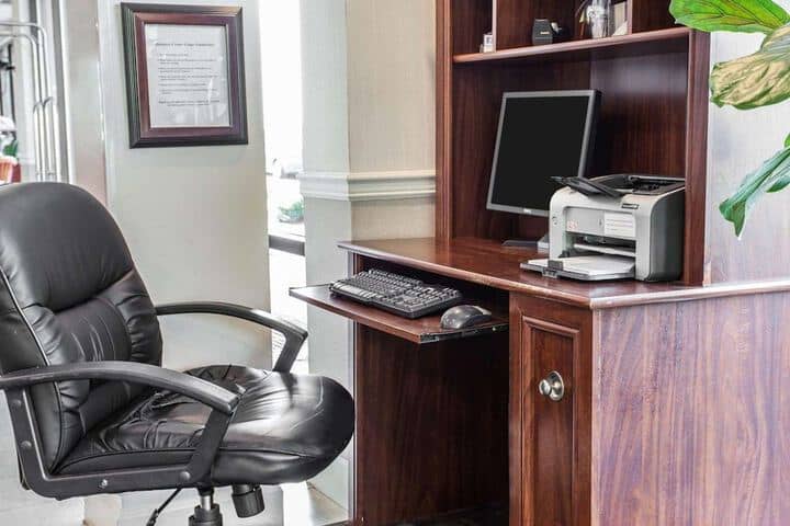 Business Center 79 of 83