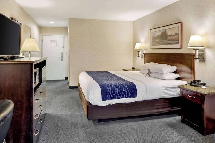 Room 53 of 83