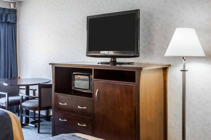 Room 13 of 83